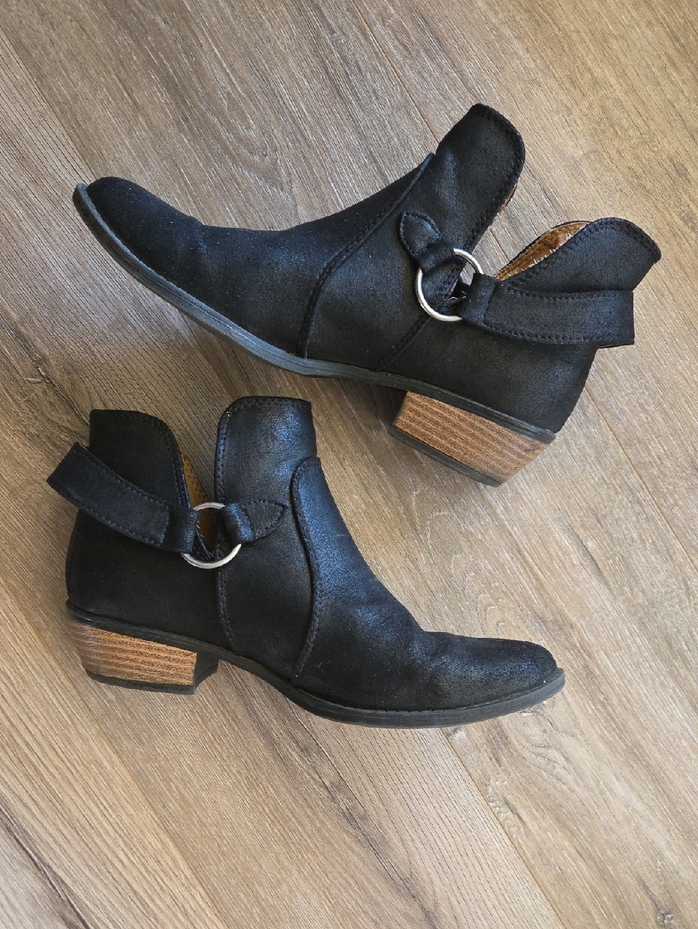 Qupid Black Ankle Boots With Silver Buckle